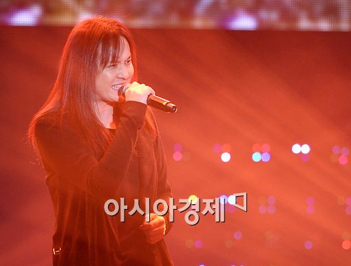 '국민 로커' 가수 김경호(43)가 오는 11월 8일 결혼한다.