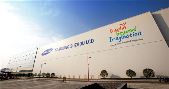 삼성디스플레이가 중국 장쑤성 쑤저우에 8세대 LCD 공장을 준공하고 본격 가동에 나선다. 