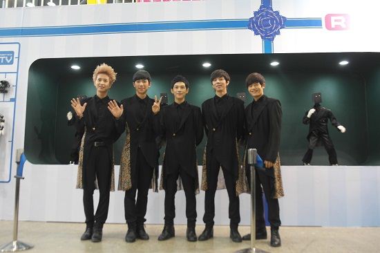 제국의아이들, 아바타 로봇과 '댄스 삼매경'