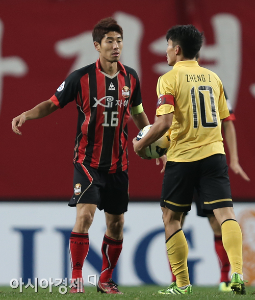 [포토] 하대성-정즈 '캡틴의 신경전'