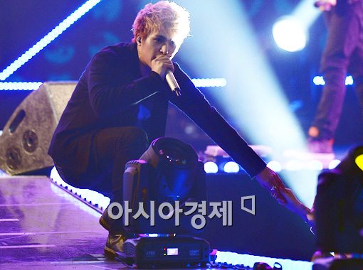 [포토]비스트 손동운과 악수를? 계탔네