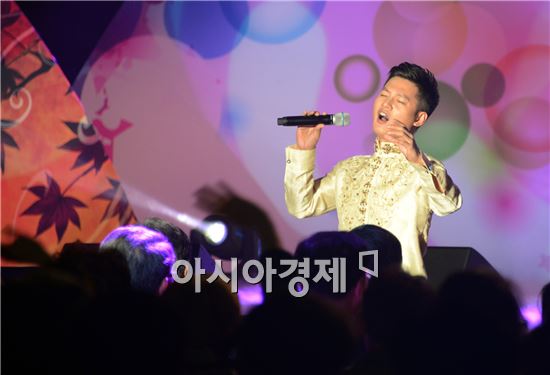 [포토]베트남 가수 열창, 재한 베트남인 향수달래