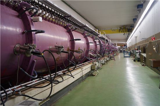 새로운 원소 발견 이끄는 독일의 중이온가속기연구소(GSI)