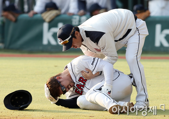 [포토] 오재원 '다리가 너무 아파요'