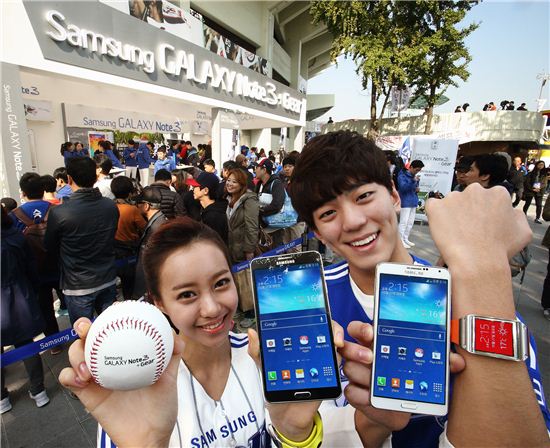 [포토]삼성, 한국시리즈서 '갤노트 3+기어' 체험존 마련 