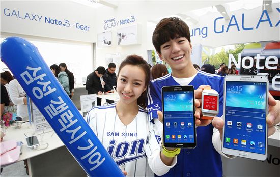 [포토]삼성, 한국시리즈서 '갤노트 3+기어' 체험존 마련 