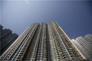"홍콩 집값 30% 하락 전망"…은행들 줄줄이 경고