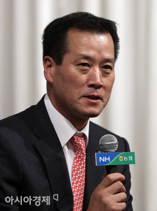 [포토] LIG 문용관 감독 '오랜만에 복귀했습니다'