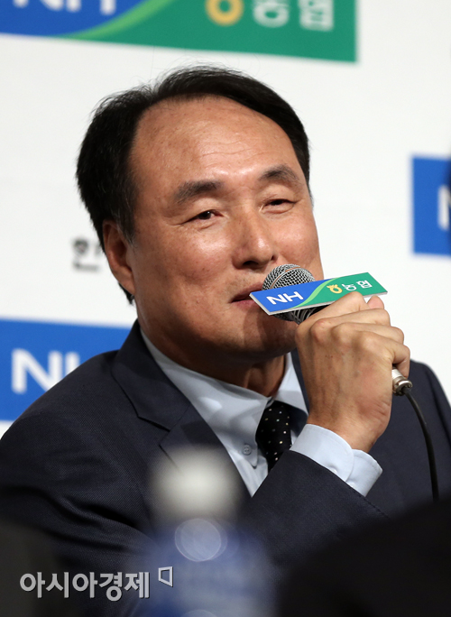 [포토] 각오 밝히는 우리카드 강만수 감독