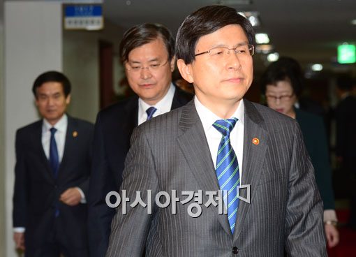 [포토]입 굳게 다문 황교안 법무부 장관 