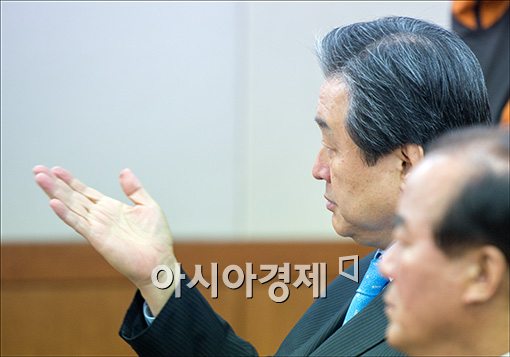 [포토]"먼저 발언 하세요"