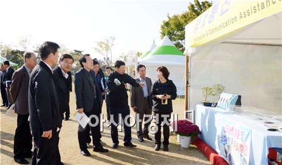 [포토]함평국화축제장 점검하는 간부 공무원들