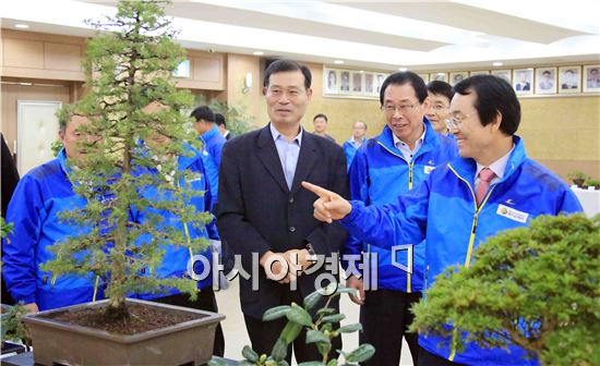 완도군청 공무원, 동료위한 힐링전시회 열어 화제