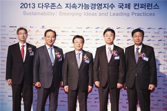 [포토]다우존스지속가능경영지수 선정 5개 기업 대표들