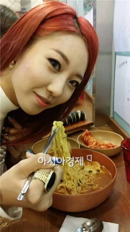 [포토]베스티 다혜 셀카, '금강산도 식후경~'(스타24시)