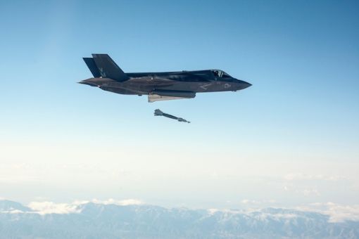 F-35B 레이저유도폭탄 투하, 탱크 파괴 시험 성공