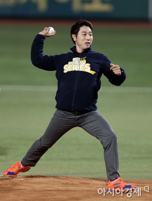 [포토] 시구하는 프로골퍼 배상문