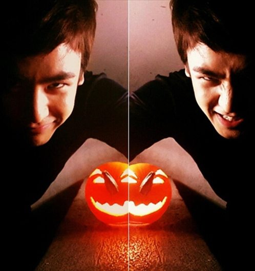 닉쿤 데칼코마니, '선과 악' 반전 셀카…"멋있다!"