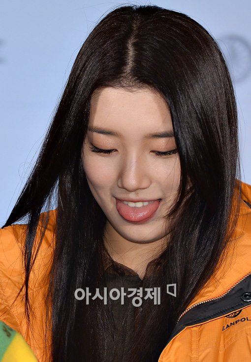 [포토]메롱하는 수지