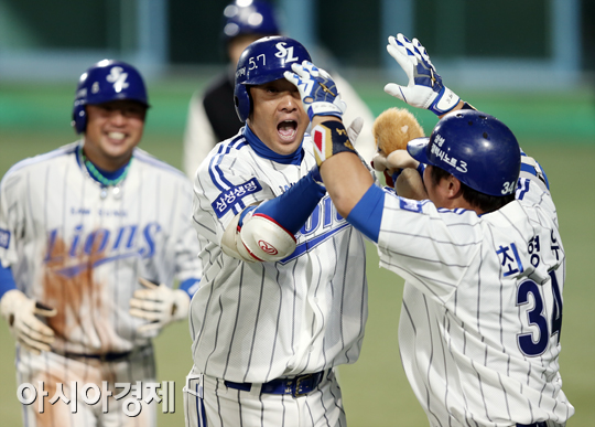 [포토] 채태인 '역전 투런홈런 쾅!'