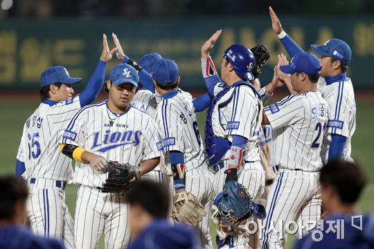[포토] 6차전 승리 삼성 '감 잡았어~'