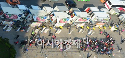 [포토]서울광장에 나타난 한우트럭 