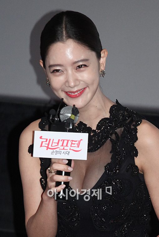 [포토]클라라, 김양 왔어요~ '아찔한 인사'