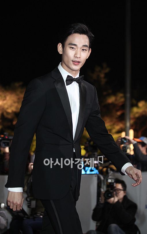 [포토]김수현, 점점 더 멋있어지네