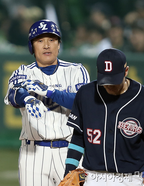 [포토] 이승엽 적시타 기쁨