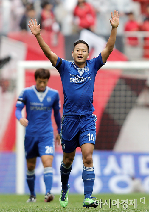 [포토] 선제골 넣고 만세 부르는 정대세