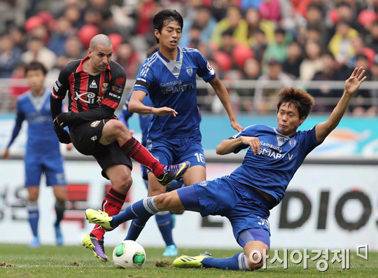 [포토] 민상기 '온 몸 날려 막아낸다'