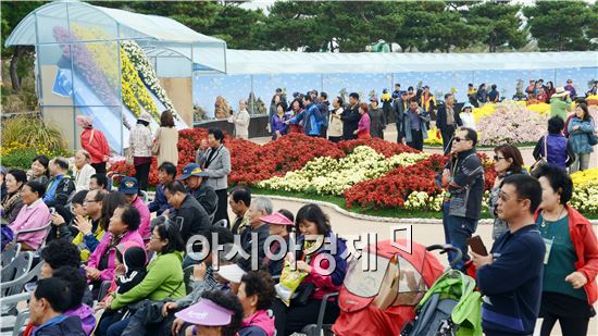 [포토]국화향기와 색소폰의 어울림