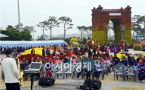 [포토]국화향기와 색소폰의 어울림