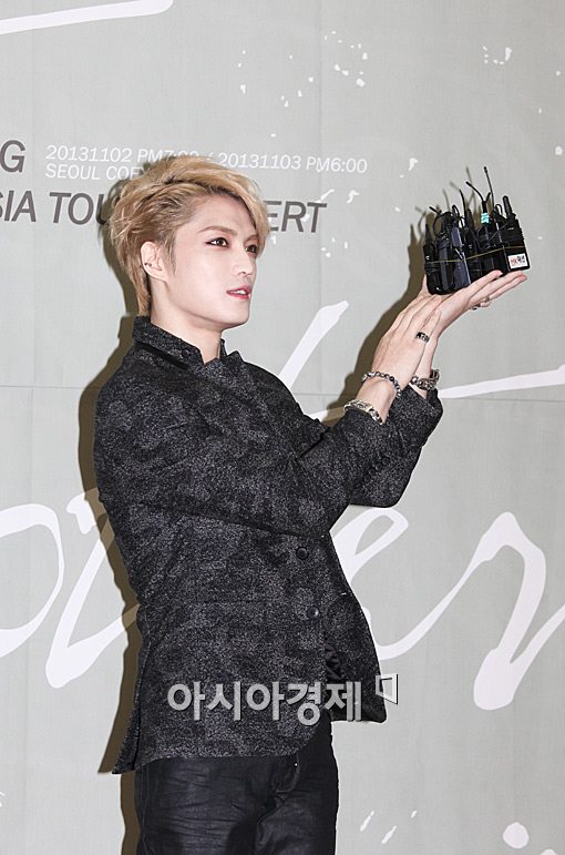 [포토]김재중, 귀여운 마이크 테스트!