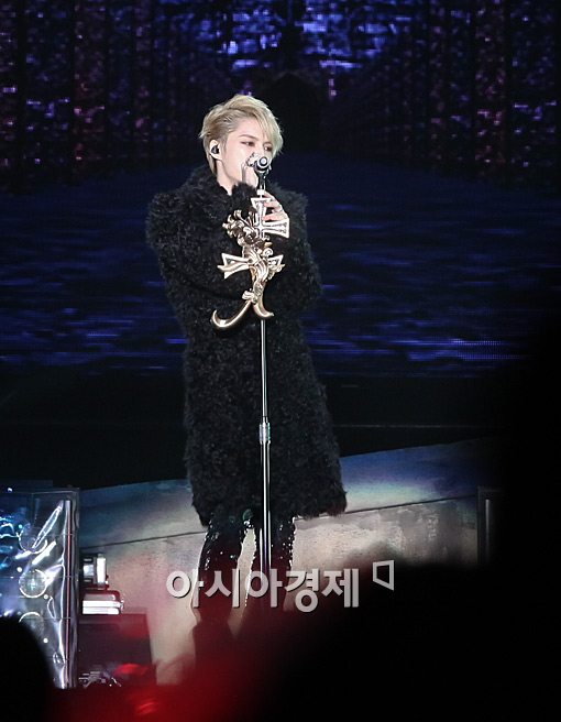 [포토]'자체발광' 김재중, 빛나는 무대