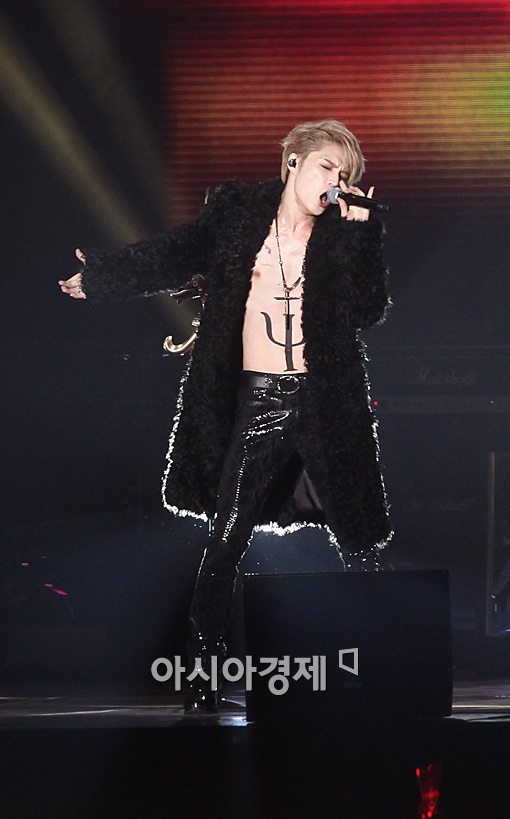 김재중, '록의 향연'… 서울의 밤을 수놓다(리뷰)