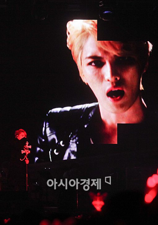 [포토]김재중, 시선을 땔 수 없는 무대