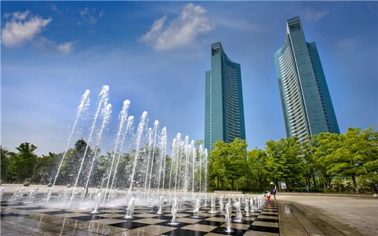 올해 가장 비싸게 팔린 아파트, 44억 '갤러리아 포레'