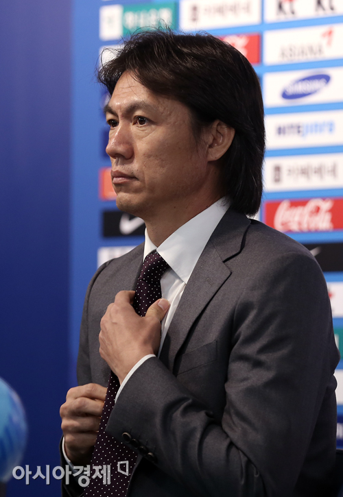 [포토] 홍명보 감독, 스위스-러시아전 대표팀 명단 발표