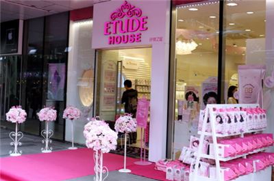 K-뷰티 메이크업 브랜드 에뛰드하우스, 13억 중국 대륙을 핑크빛으로 물들이다!