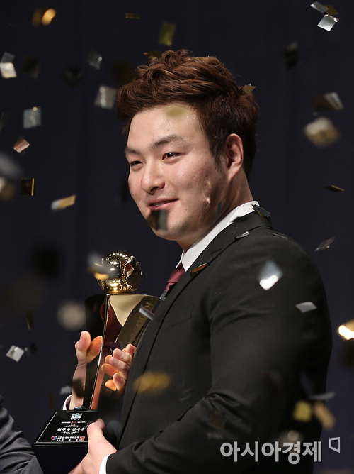 [포토] 박병호 '내가 2013 프로야구 MVP!'