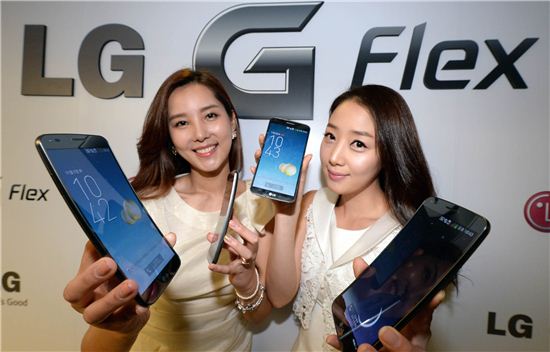 [포토]휘어진 폰 'LG G 플렉스' 나왔어요