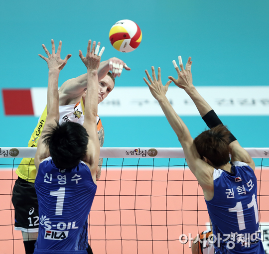 [포토] 러시앤캐시 바로티의 강력한 스파이크