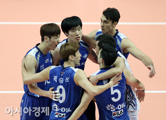 [포토] 득점에 기뻐하는 대한항공 선수들