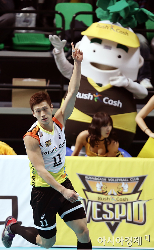 [포토] 러시앤캐시 김홍정 득점 '무과장도 기뻐~'