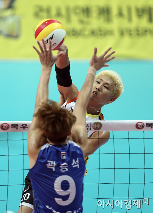 [포토] 강영준 '곽승석을 뚫어라'