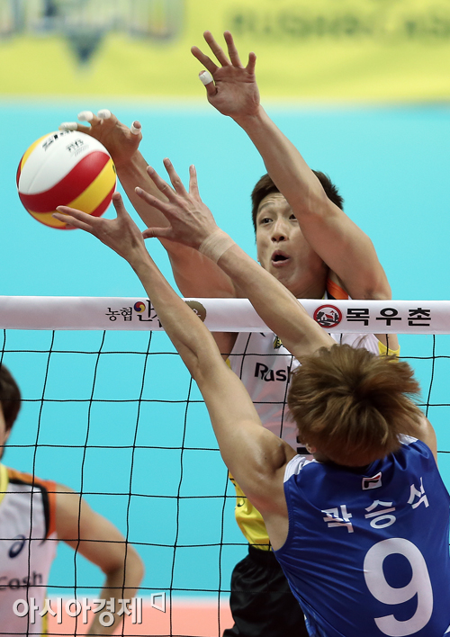 [포토] 김홍정-곽승석 '공은 누구의 손에'