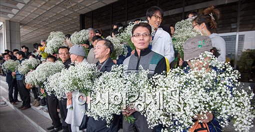 [포토]안개꽃든 문재인 지지자들