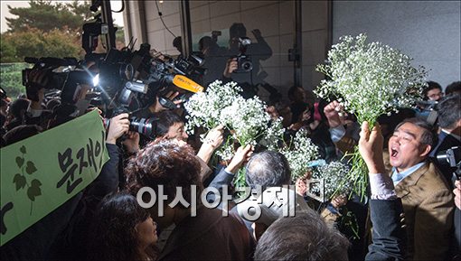 [포토]검찰 청사안에서 구호외치는 지지자들