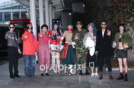 [포토]슈퍼주니어, 팬서비스 위해 '파격적인 코스프레'